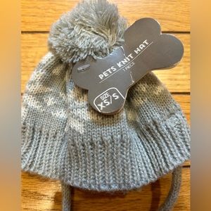 NWT Dog hat winter hat knit pet hat grey white Pom Pom hat XS / Small dog hat